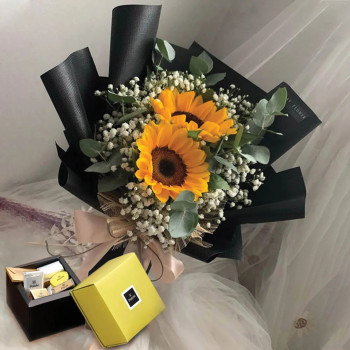 Mix Roses Bouquet & Ferrero Rocher Chocolates