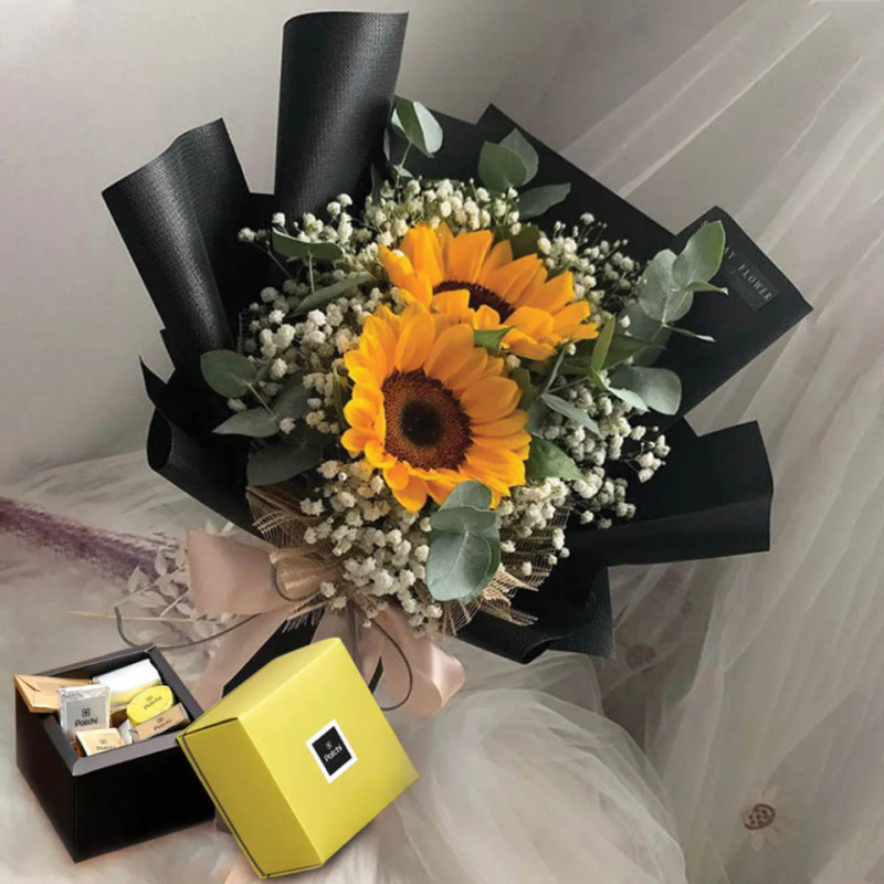 Mix Roses Bouquet & Ferrero Rocher Chocolates