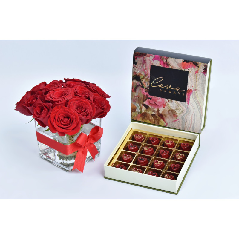 FNP 16 Pcs Premium Heart Chocolates with 15 Roses in vase
