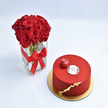Valentines Special Chocolate Cake With 15 Roses in Vase