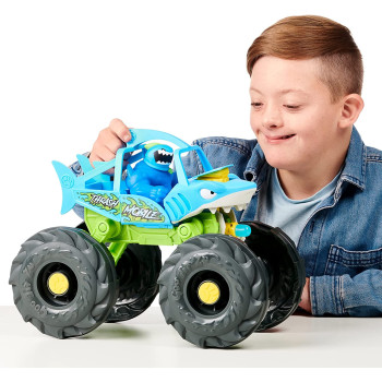 Heroes of Goo Jit Zu "Stretch and Strike Thrash Mobile! Vehicle with Missile Launcher and Stretchy, Goo Filled Exclusive Race Suit Thrash.