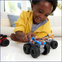 Hot Wheels Monster Roarin' Wreckers Tiger Shark Truck with Engine Revving & Crushing Noises, Cab Light, Plays Hero's Theme Song, Giant Wheels, Gift for Kids 3 Years & Up
