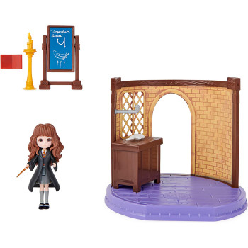 Jakks Pacific Wizarding World Magical Mini Classroom Playset-Charms