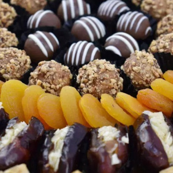 fnp Royal Ramadan Dates and Sweets Platter