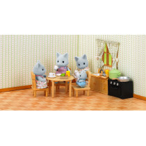 Sylvanian Families Country Kitchen Set with Cat Mother, Multi-Colour, 5164