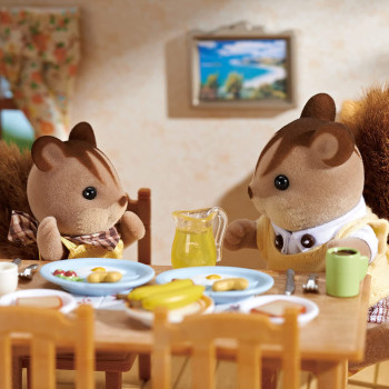 Sylvanian Families Walnut Squirrel Family, Multi Colour