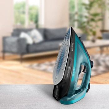 TEFAL Ultragliss Anti-Calc Plus FV6848 Steam Iron/Black & Turquoise