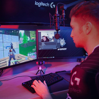 Logitech Full HD C922 Pro Stream Webcam, 1080p Camera Streaming Webcam, Records and Streams Your Gaming Sessions in Rich HD for Streaming, Background Replacement, with Tripod Included