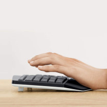 Logitech Mk850 Multi-Device Wireless Keyboard And Mouse Combo, 2.4Ghz Bluetooth, Curved Keyframe Mouse, 12 Programmable Keys, 3-Year Battery Life, Pc/Mac, Intl, Ar