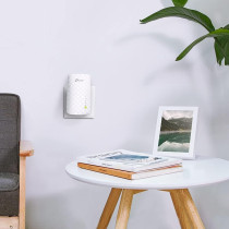 TP Link RE200 AC750 Universal Dual Band Range Extender, Broadband/Wi Fi Extender, Wi Fi Booster/Hotspot with Ethernet Port, Plug and Play, Smart Signal Indicator, UK Plug, white, 11AC