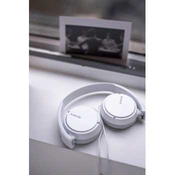 SONY MDR ZX110AP Wired On Ear Headphones With Tangle Free Cable, 3.5Mm Jack, Headset With Mic For Phone Calls, White, MDRZX110AP/W
