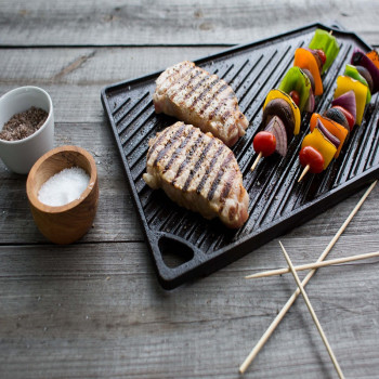 Lodge 42.55 X 24.13 Cm / 16.75 X 9.5 Inch Pre-Seasoned Cast Iron Rectangular Reversible Grill/Griddle, Black