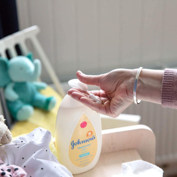 Johnson's Head-to-Toe Moisturizing Baby Body Lotion for Sensitive Skin, 27.1 Fl Oz (Pack of 1)