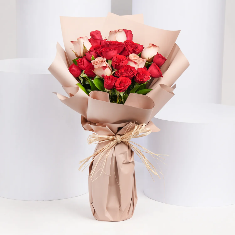 fnp 8 Cappaccino and Red Roses Bouquet