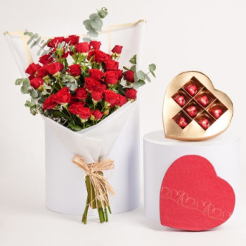 fnp Baby Roses Bunch with Chocolate in Heart Shape box
