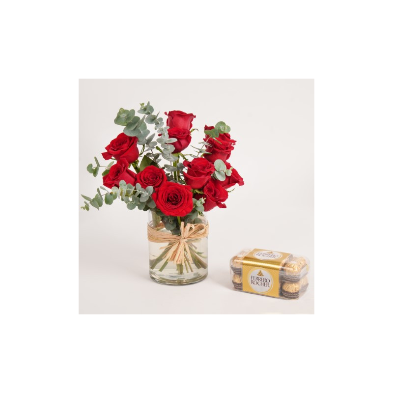 fnp Roses in Vase with 16 Pcs Ferrero Rocher Chocolate