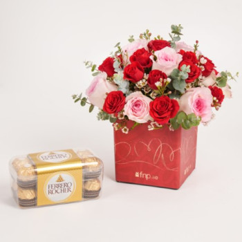 fnp Valentines Special Red and Pink Rosesin Vase with Ferrero Rocher Chocolate