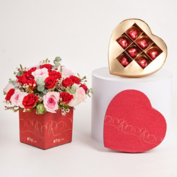 fnp Valentines Special Red and Pink Roses with Ferrero Rocher Chocolate
