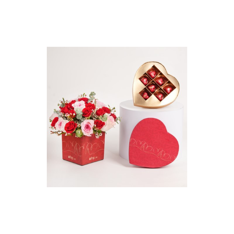 fnp Valentines Special Red and Pink Roses with Ferrero Rocher Chocolate