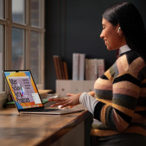 Apple MacBook Air (2023), 15 inch, M2 Chip With 8 Core CPU & 10 Core GPU, 256GB, Strlight MQKU3