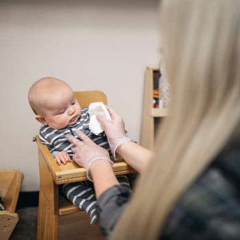 Falcon Vinyl Gloves, Clear Powder Free, Medium Size, 2 Packs x 100 Pieces