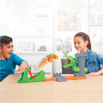 Monster Jam, Dueling Dragon Playset with Exclusive 1:64 Scale Dragon Monster Truck, Kids Toys for Boys Ages 3 and up