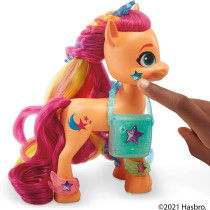 My Little Pony: A New Generation Rainbow Reveal Sunny Starscout - 15 cm Orange Pony Toy With Rainbow Braid, 17 Accessories
