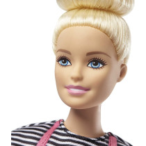 Barbie Coffee Shop with 12-in/30.40-cm Blonde Curvy Doll and 20+ Realistic Play Pieces, For Ages 3 Years Old & Up GMW03