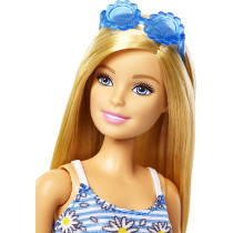 Barbie Doll With Clothes And Accessories For 4 Complete Outfits Gdj40
