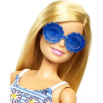 Barbie Doll With Clothes And Accessories For 4 Complete Outfits Gdj40