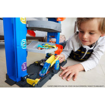 Hot Wheels City Stunt Garage Play Set, Gift Idea For Ages 3 To 8 Years, With Elevator To Upper Levels Gnl70