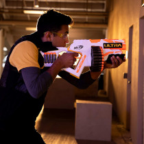 Nerf E65964R0 Ultra One Motorized Blaster, 25 Ultra Darts, 8+ Years
