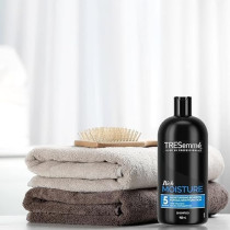 Tresemme Rich Moisture Shampoo For Dry, Damaged Hair, 900 Ml
