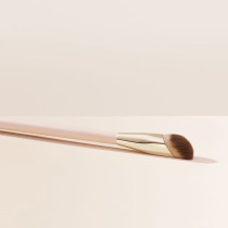Rare Beauty Liquid Touch Concealer Brush