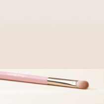 Rare Beauty Stay Vulnerable All- Over Eye Shadow Brush
