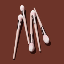 Fenty Beauty Highlighter Brush 135, 1 Pc