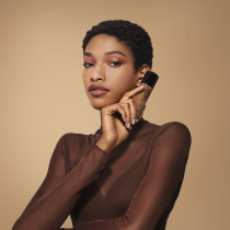 Bobbi Brown Weightless Skin Foundation Spf 15, Golden Beige