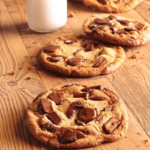 Sweet Street Sandy's Amazing Chocolate Chunk Manifesto Break N Bake Cookie (81x4 (324 pcs))
