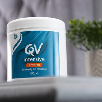QV Intensive Ointment 450g, Helps to Protect and Soothe Dry and Sensitive Skin, Sting Free, Ideal for Drier Areas